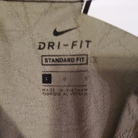 Nike Green Short Sleeve Men's Tee - Picture 2 of 5